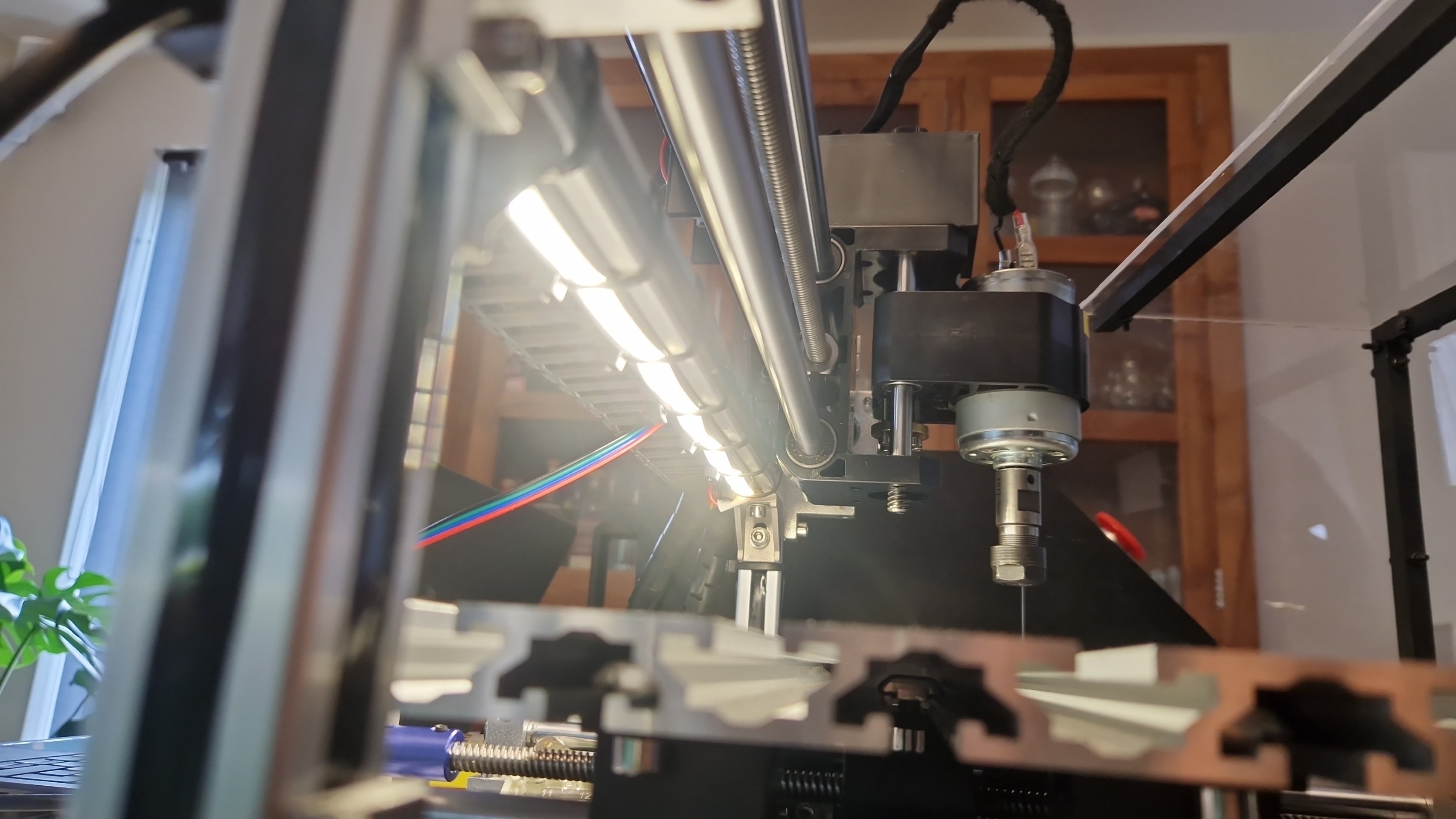 ledstrip die gemonteerd is op de machine